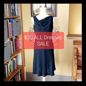 LITTLE BLACK DRESS Drape neck sleeveless v neck size 8 travel cocktail e…